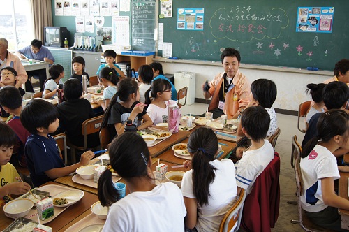 らっきょう生産者との交流給食(浜坂小学校)