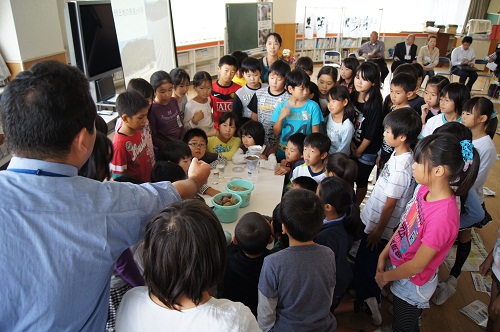 「ジオパーク献立」交流給食会(中ノ郷小学校)