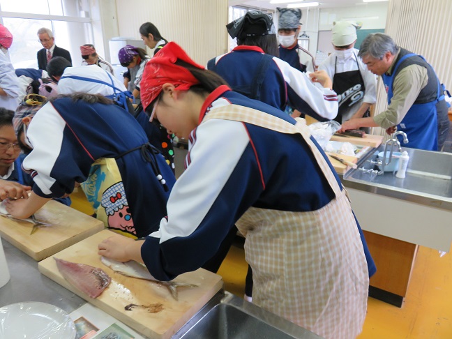 『あじ』生産者と交流給食会【鹿野中学校】